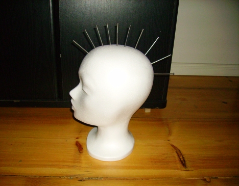 Perückenköpfe und Irokesenfrisur